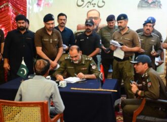 ریجنل پولیس آفیسر فیصل آباد ذیشان اصغر کی تھانہ صدر جھنگ میں کھلی کچہری