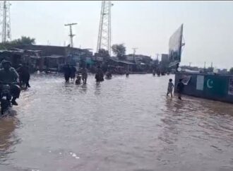 دریائے چناب کا بڑا سیلابی ریلا باہو برج سے گذر رہا ہے ،گڑھ مہاراجہ شہر میں پانی داخل، جھنگ 261 دیہات متاثر،کل ہیڈ تریموں میں پانی سطح میں مزید کمی آئے گی