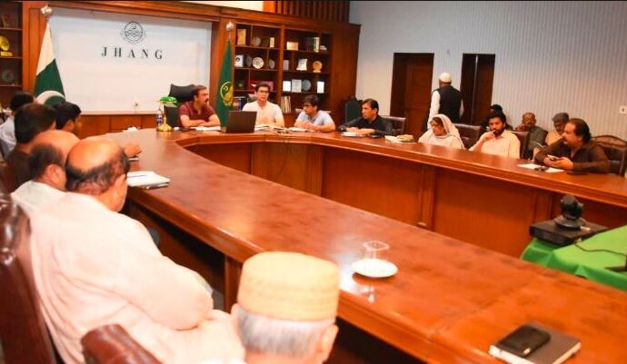 ڈپٹی کمشنر نے سیلاب متاثرین کی امدادی سرگرمیوں کا جائزہ لینے کے حوالہ سے تمام ضلعی محکموں کے افسران سے میٹنگ کی