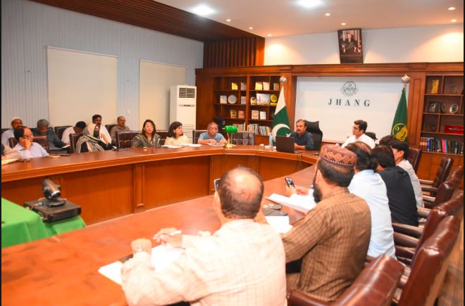 ڈپٹی کمشنر علی اکبر بھنڈر نے سیلاب متاثرین کی امدادی سرگرمیوں کا جائزہ لینے کے حوالہ سے تمام ضلعی محکموں کے افسران سے میٹنگ کی