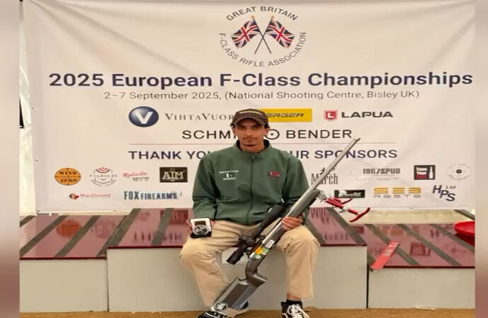 پاکستانی شوٹر حذیفہ گِل نے 800 گز کے انفرادی مقابلے میں چاندی کا تمغہ جیت لیا