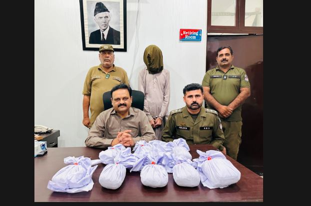 جھنگ پولیس کا منشیات فروشوں کے خلاف بڑا کریک ڈاؤن، دس کلو 240 گرام چرس برآمد ملزم گرفتار
