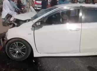 جھنگ فیصل آباد بائی پاس روڈ پر کار اور شہزور ڈالے میں تصادم حادثے میں پانچ افراد زخمی ریسکیو