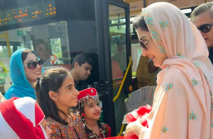 وزیراعلیٰ مریم نواز کا ڈیرہ غازی خان میں ای بس سروس کا افتتاح