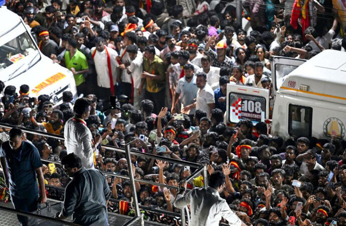 بھارت:سیاسی ریلی کے دوران بھگدڑمچنے سے 39 افرادہلاک