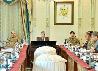 سیلاب زدگان کی بحالی تک صوبائی حکومتوں کیساتھ کام کرتے رہیں گے،وزیراعظم