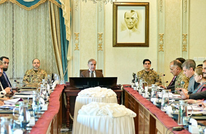 سیلاب زدگان کی بحالی تک صوبائی حکومتوں کیساتھ کام کرتے رہیں گے،وزیراعظم