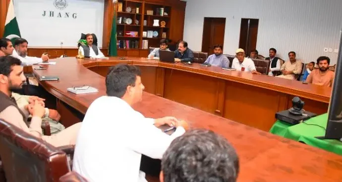 ایڈیشنل ڈپٹی کمشنر کی زیر صدارت سیلاب زدہ علاقوں میں امدادی سرگرمیوں اور بحالی اقدامات سمیت پرائس مجسٹریٹس پر جائزہ اجلاس