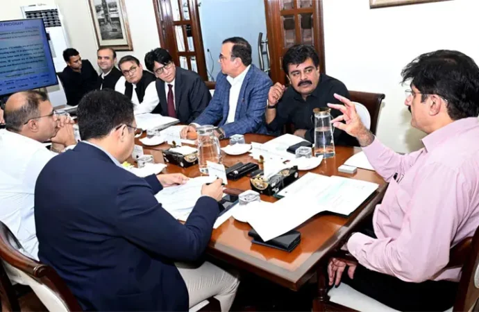 سندھ میں طلباء کی حاضری کے لیے ٹیکنالوجی پر مبنی نظام کا آغاز