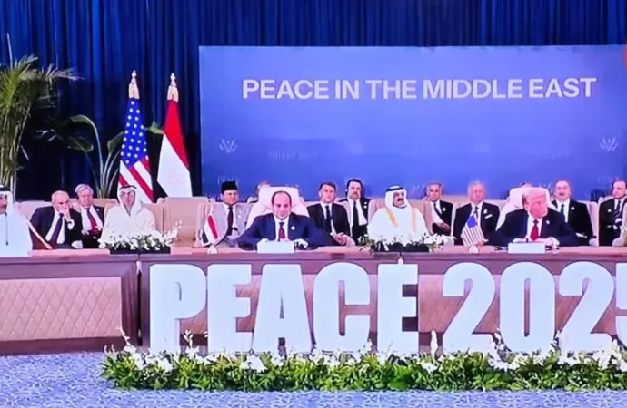 امریکہ،مصر ،ترکیہ کے صدور اور امیر قطر کے غزہ امن معاہدے پر دستخط