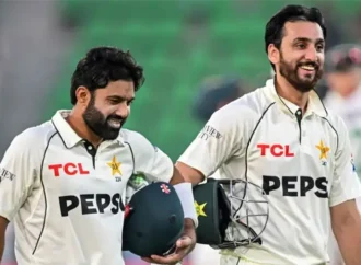 لاہور ٹیسٹ کا پہلا دن،پاکستان کے 313 پر5 آؤٹ