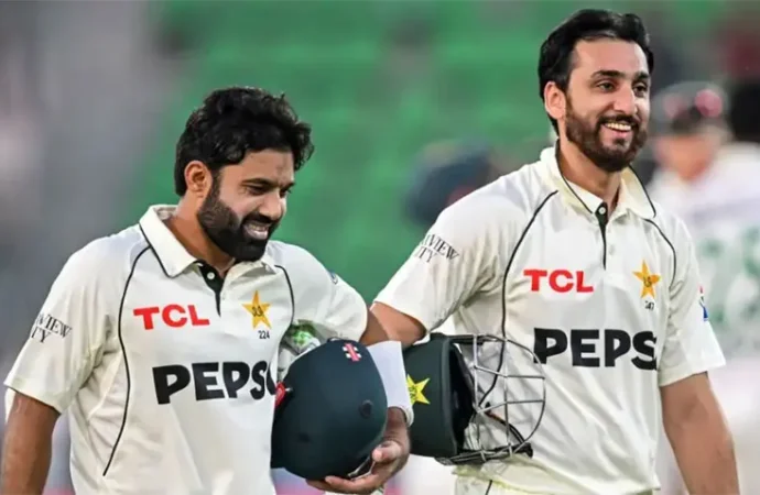 لاہور ٹیسٹ کا پہلا دن،پاکستان کے 313 پر5 آؤٹ