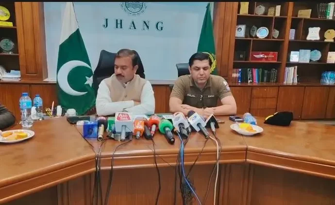 ڈپٹی کمشنر اور ڈی پی او کی مشترکہ پریس کانفرنس  ضلع میں امن و امان کی صورتحال مکمل طور پر قابو میں