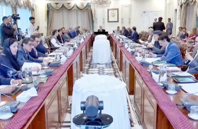 وفاقی کابینہ نے انسداد دہشتگردی ایکٹ کے تحت تحریک لبیک پاکستان پر پابندی عائد کرنے کی منظوری دے دی