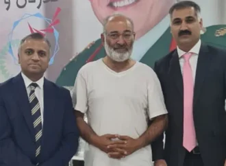 سینیٹرمشتاق احمد رہا،اب عمان میں پاکستانی سفارتخانے کی حفاظت میں ہیں