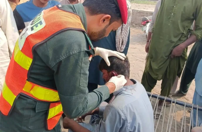 سراج شوگر مل لیہ روڈ پر دو گروپوں میں تصادم باپ بیٹا زخمی