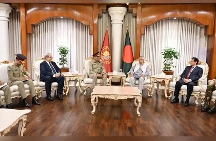 پاکستان اوربنگلہ دیش کا دفاعی اورسکیورٹی تعاون مضبوط بنانے پراتفاق