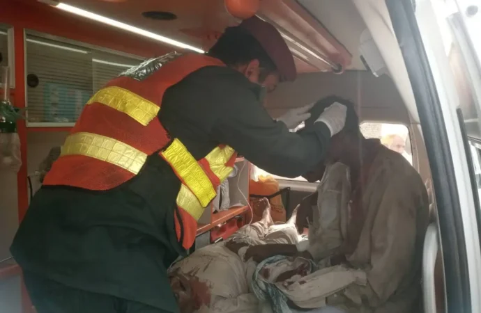 چک نمبر 216 میں دو گروپوں میں زمین کے تنازع پرجھگڑا 2 افراد زخمی،ریسکیو