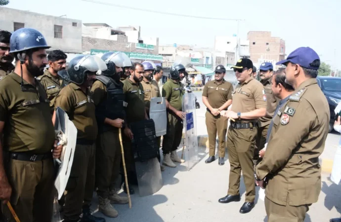 ڈی پی او جھنگ کیپٹن (ر) بلال افتخار کیانی کا ڈپٹی کمشنر علی اکبر بھنڈر کے ہمراہ شہر بھر کا دورہ