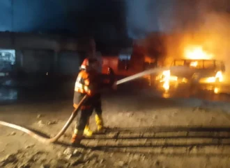 سرگودھا روڈ پر لاری اڈے کے قریب گیس سلنڈر لیکج کے باعث آگ لگنے سے 6 افراد جھلس گئے،ریسکیو