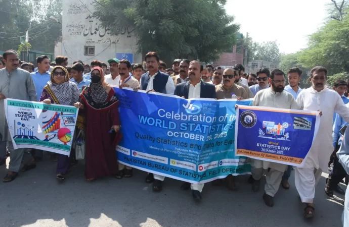 شماریات کا عالمی دن کے حوالہ سے آگاہی واک کا انعقاد کیا گیا جس کی قیادت ڈپٹی کمشنر علی اکبر نے کی