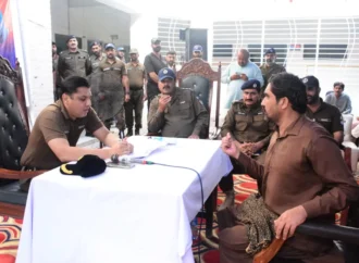 ڈی پی او جھنگ کیپٹن (ر) بلال افتخار کیانی کی تھانہ اٹھارہ ہزاری میں کھلی کچہری