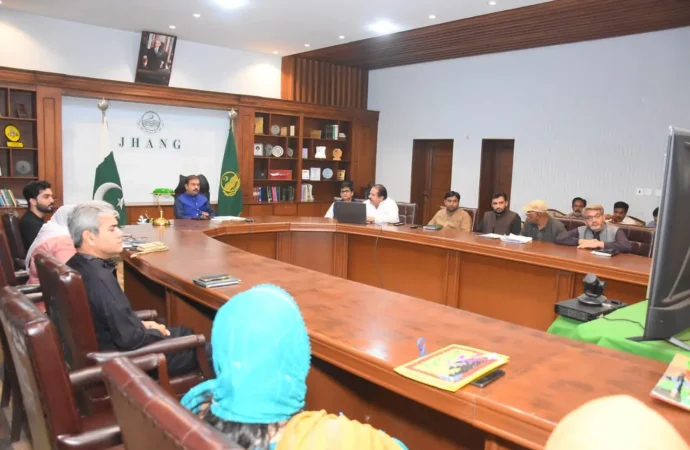 ڈپٹی کمشنر علی اکبر بھنڈر کا ضلعی محکموں کی کارکردگی کے حوالے سے جائزہ اجلاس