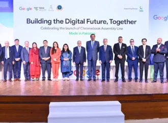 نائب وزیراعظم نے پاکستان کی پہلی گوگل کروم بک اسمبلی لائن کا افتتاح کردیا