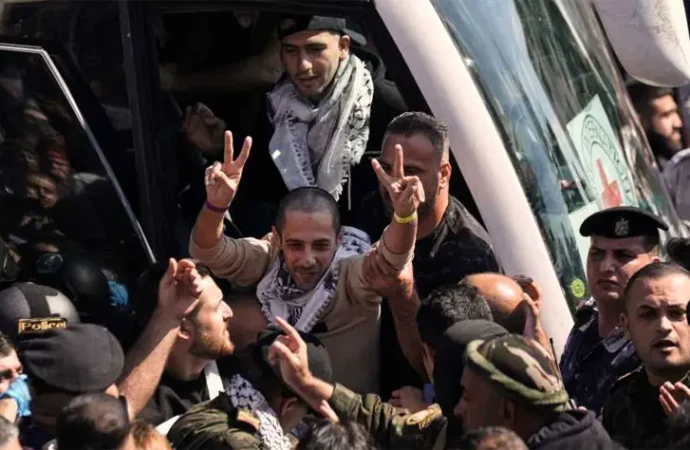 اسرائیل نے جنگ بندی معاہدے کے تحت پانچ فلسطینی قیدیوں کو رہا کردیا