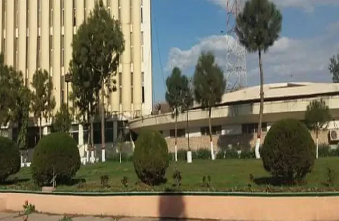 خیبرپختونخوا حکومت کا ریڈیو پاکستان پشاور کو جلانے کے واقعے کی تحقیقات کیلئے انکوائری کمیشن بنانے کا اعلان