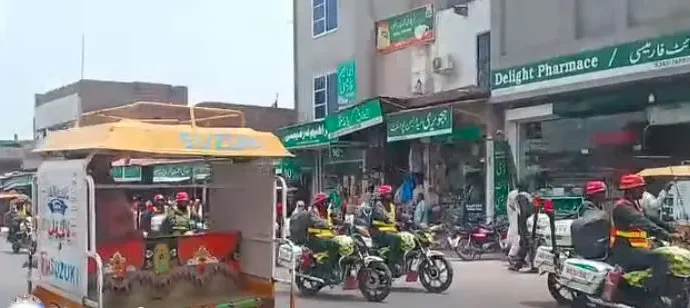 روڈ ٹریفک حادثات کے متاثرین کی یاد میں عالمی دن: ریسکیو 1122 جھنگ کی جانب سے آگاہی مہم کا انعقاد