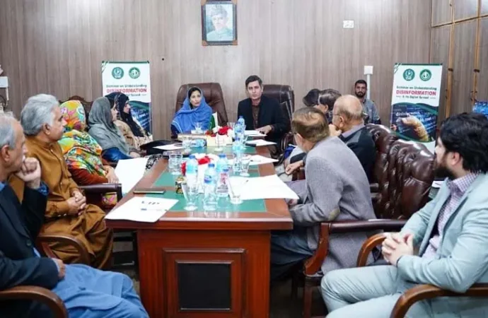 پی آئی ڈی پشاور میں یوتھ اینڈ سوشل میڈیا: ولنریبیلیٹیز اینڈ سیف گارڈز کے عنوان سے گول میز مذاکرے کا انعقاد