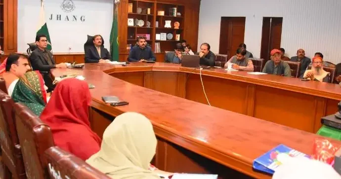 ڈپٹی کشمنر علی اکبر بھنڈر کا مخلتف محکموں کی کاردکردگی کے حوالے سے جائزہ اجلاس