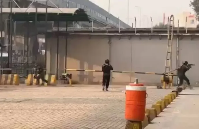 پشاور میں ایف سی ہیڈ کوارٹرز پر خودکش حملے کی کوشش ناکام بنادی گئی