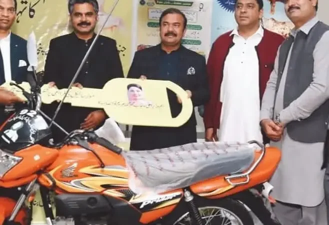 محکمہ لائیوسٹاک کے پیرا ویٹنری سٹاف میں 62 موٹر سائیکل تقسیم