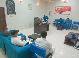 ڈسٹرکٹ ٹریفک آفیسر جھنگ سعید اختر دھولکہ نے منیجرز شوگر ملز اور انچارج صاحبان سرکل ہائے سے کرشنگ سیزن کے حوالے سے میٹنگ کی