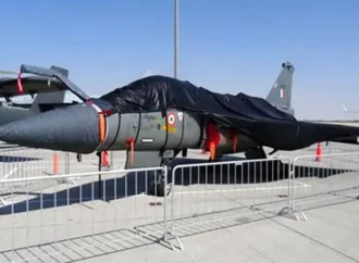 دبئی ایئرشو میں بھارت کا جنگی طیارہ تیجس گر کر تباہ