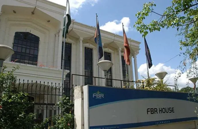 وزیراعظم کی ریکارڈ ٹیکس گوشوارے جمع ہونے پر ایف بی آر حکام کی ستائش