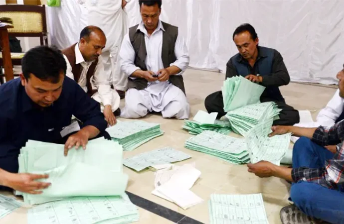 قومی اسمبلی کے 6، پنجاب اسمبلی کے 7 حلقوں میں ضمنی انتخابات کے بعد ووٹوں کی گنتی جاری