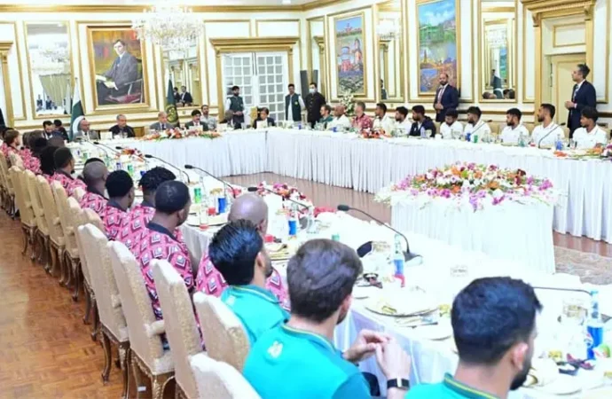 وزیراعظم کا سہ فریقی سیریزمیں شریک ٹیموں کے اعزاز میں ظہرانہ