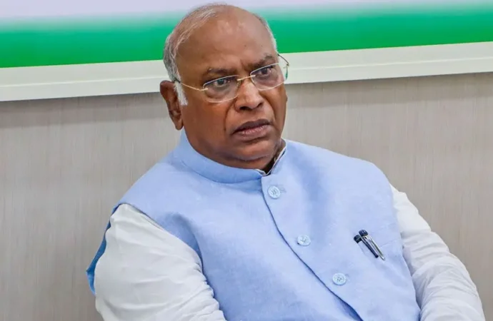 کانگریس کے صدر کا آر ایس ایس پر پابندی لگانے کا مطالبہ