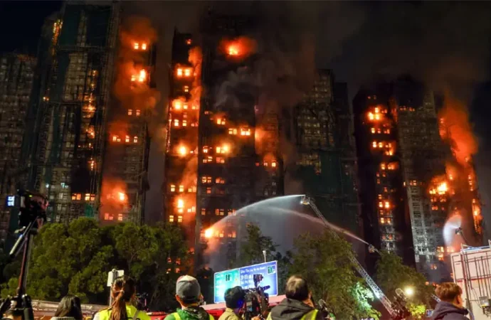 ہانگ کانگ:رہائشی عمارتوں میں لگنے والی آگ میں 44 افراد ہلاک