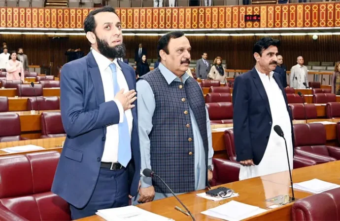 حکومت صحافیوں کے حقوق کے تحفظ کیلئے تمام ممکنہ اقدامات کر رہی ہے،تارڑ