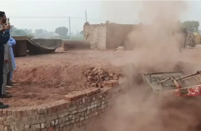 آلودگی پھیلانے والے 55 بھٹے مسمار،25 مقدمات درج،09 لاکھ روپے جرمانہ عائد