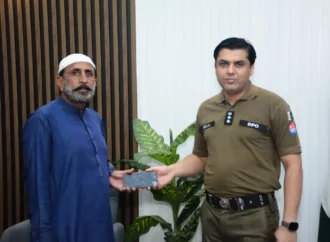 جھنگ پولیس نے گزشتہ دو ماہ کے دوران 133 مسروقہ موبائل فونز برآمد کرکے مالکان کے حوالے کردئے