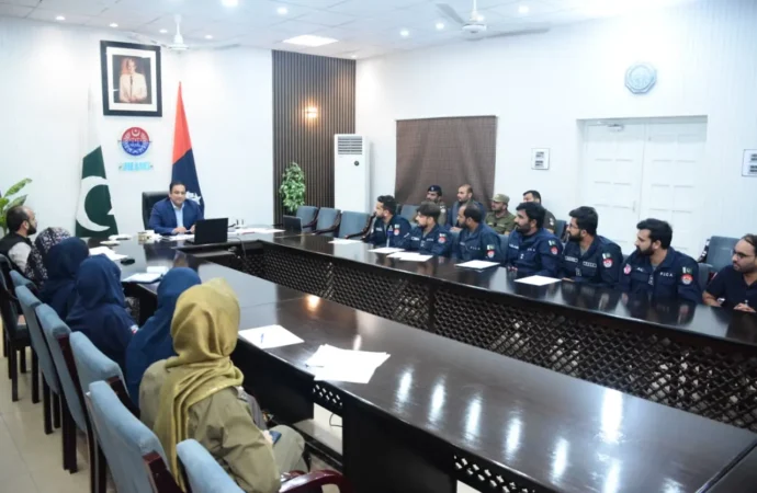 ایس ایس پی آئی سی تھری فیصل آباد ملک طارق محبوب نے سمارٹ سیف سٹی جھنگ کنٹرول سینٹر کا دورہ کیا