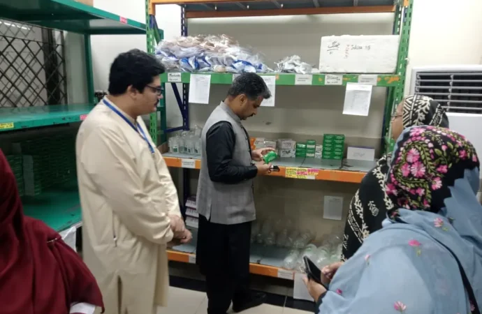 ایڈیشنل ڈپٹی کمشنر جنرل عامر محمود نے ڈسٹرکٹ ہیڈ کوارٹر ہسپتال کا دورہ