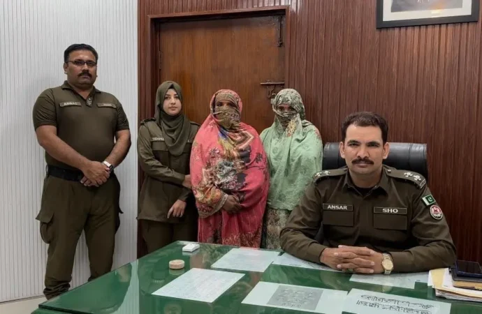 سیف سٹی کیمروں کی مدد سے پولیس نے پبلک مقامات پر شہریوں کی جیب تراشی میں ملوث خواتین کے گروہ کو گرفتار کر لیا