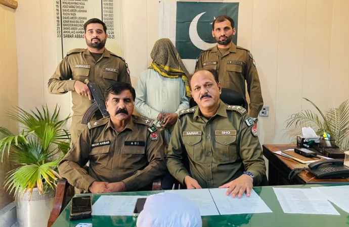 لاری اڈا کے قریب نیاز نامی ڈرگز سیلر رنگے ہاتھوں گرفتار،لاکھوں مالیت کی ایک ہزار ساٹھ گرام آئس برآمد