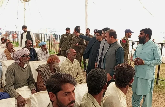 سیلاب متاثرین کو امدادی رقوم کی فراہمی کا سلسلہ تیز رفتاری سے جاری ہے،ڈپٹی کمشنر